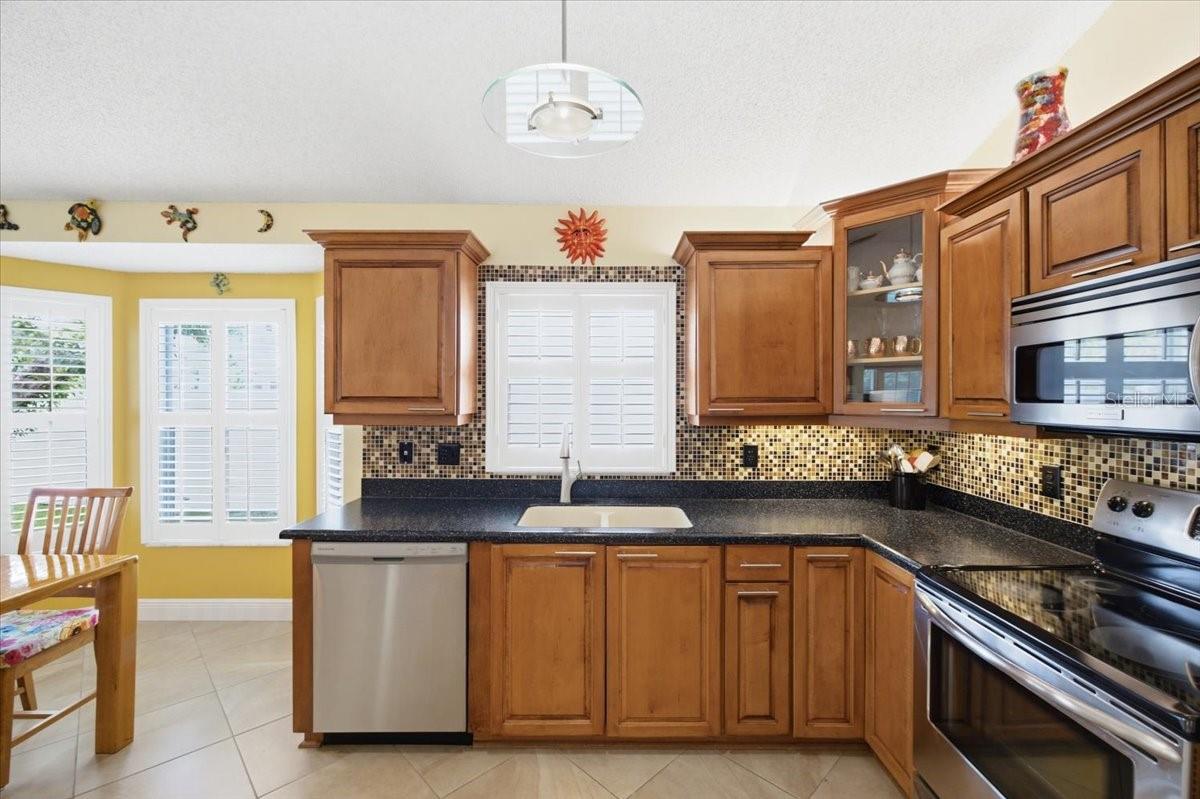 392 TAVERNIER CIR — photo 18