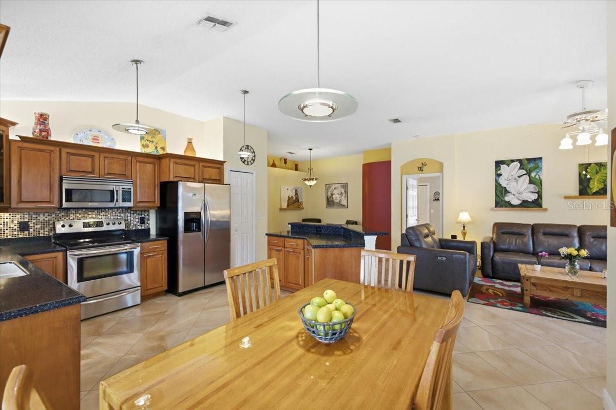 392 TAVERNIER CIR — photo 17