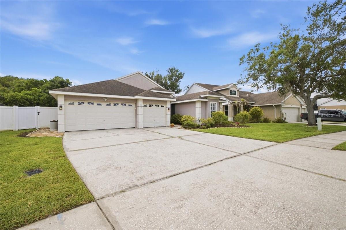 392 TAVERNIER CIR — photo 3