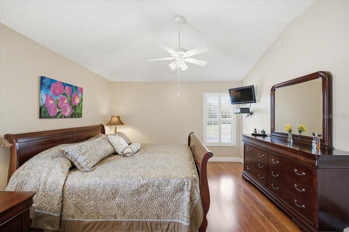 392 TAVERNIER CIR — photo 32