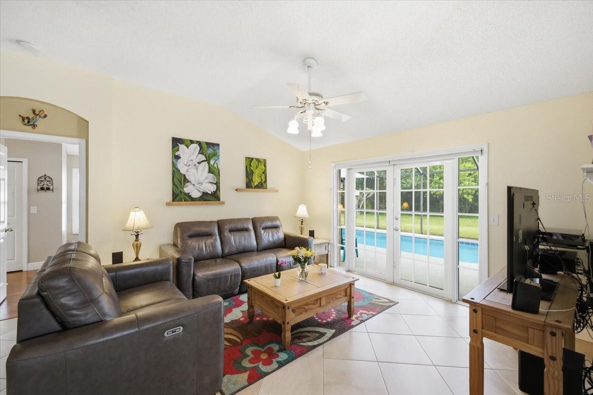 392 TAVERNIER CIR — photo 21