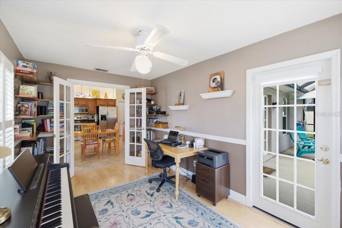 392 TAVERNIER CIR — photo 13
