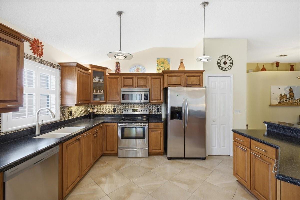 392 TAVERNIER CIR — photo 16