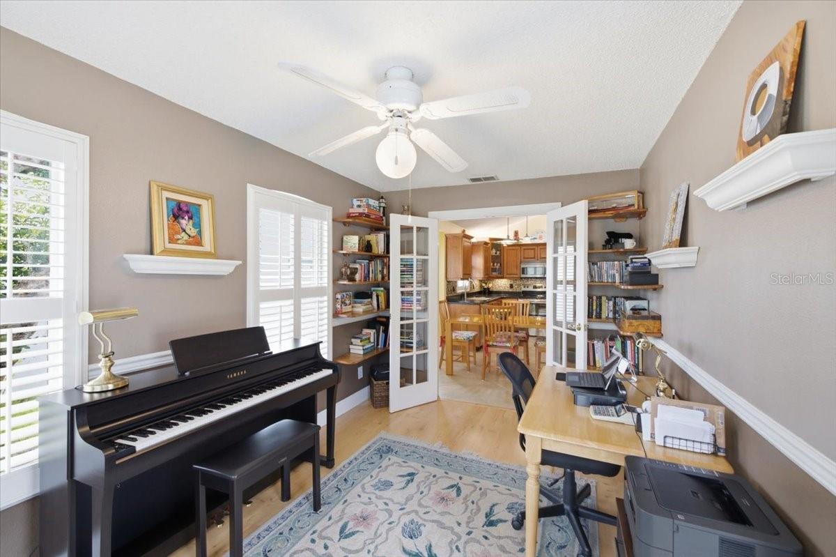 392 TAVERNIER CIR — photo 14