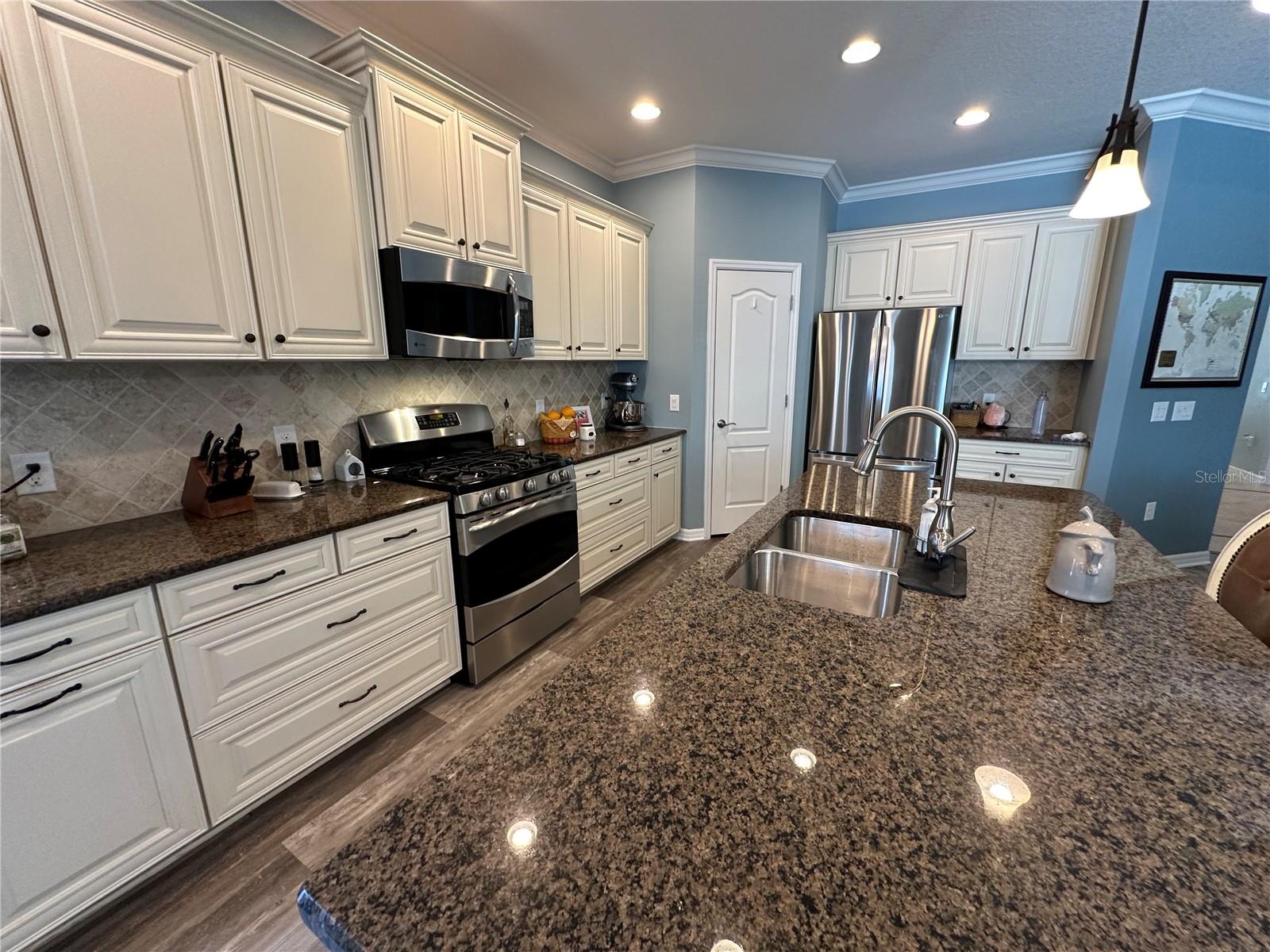4811 SILVERMOSS DR — photo 36
