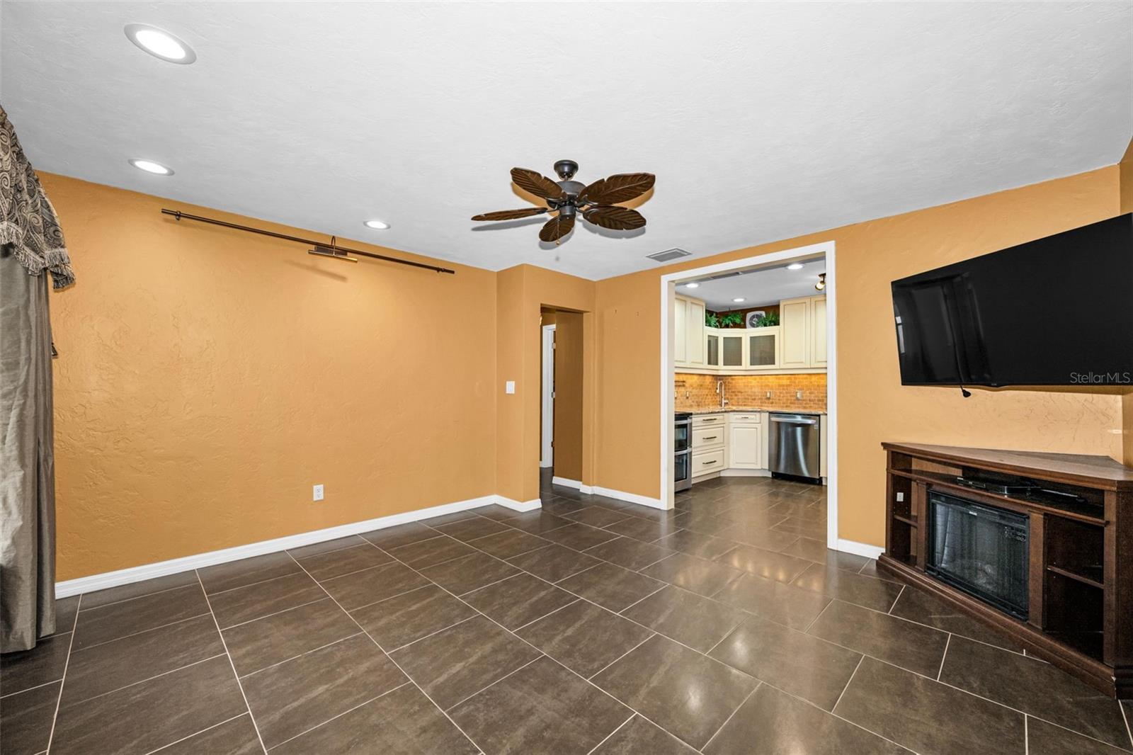 6701 ORCHARD DR N — photo 15
