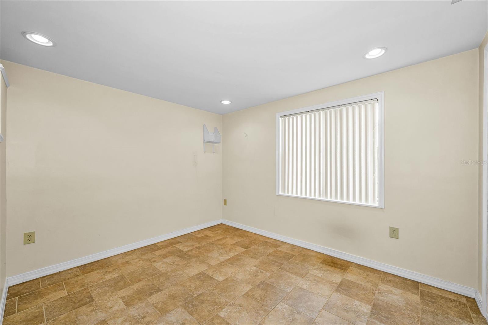 6701 ORCHARD DR N — photo 27