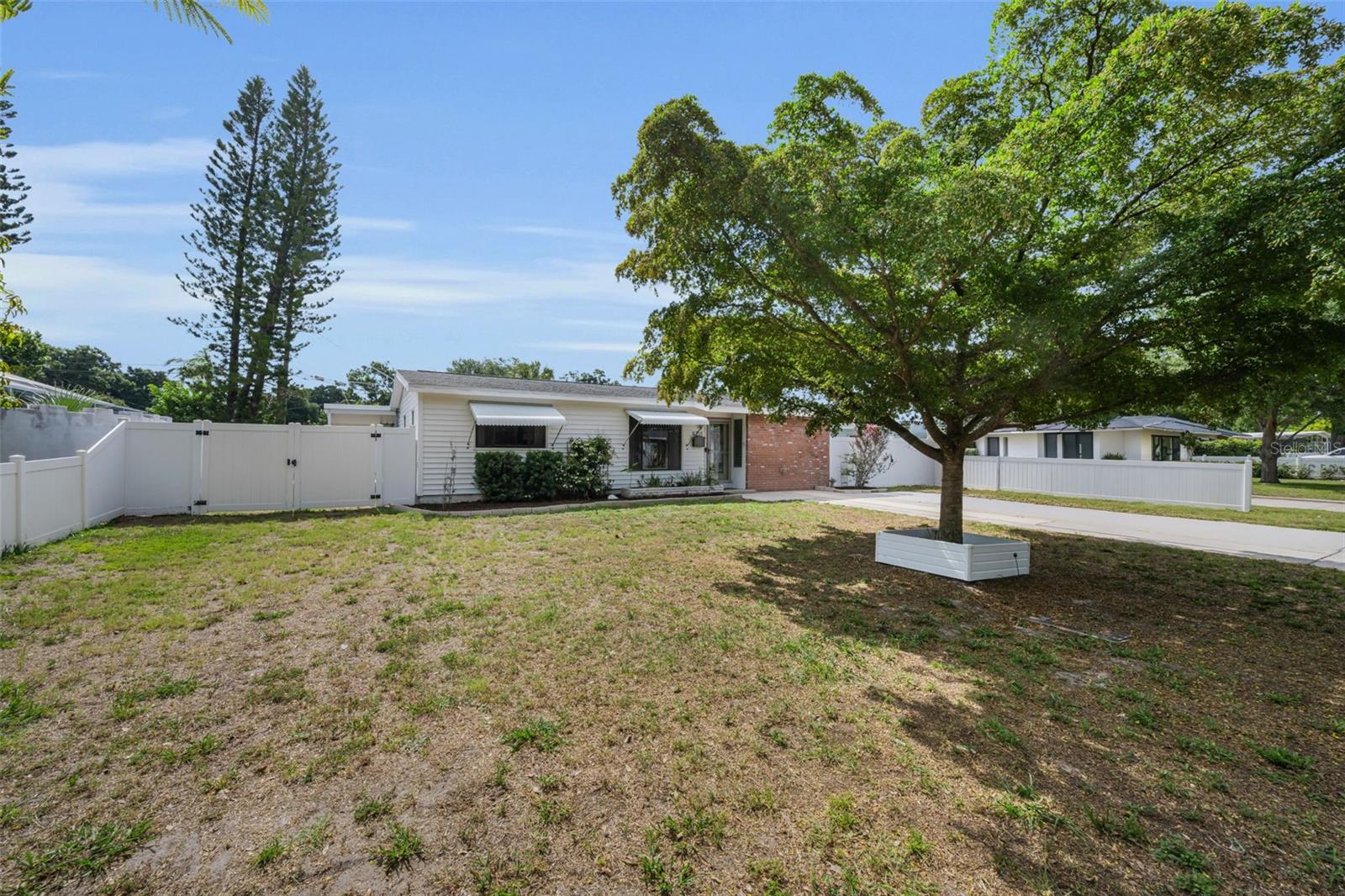 6701 ORCHARD DR N — photo 43