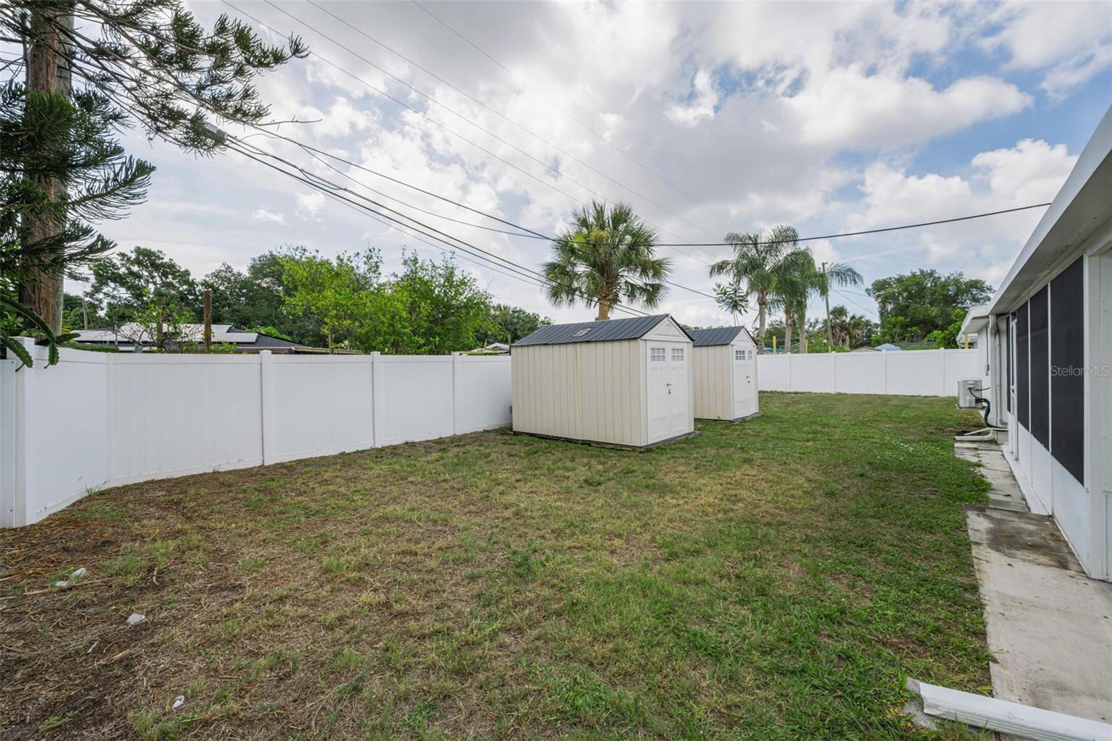 6701 ORCHARD DR N — photo 4