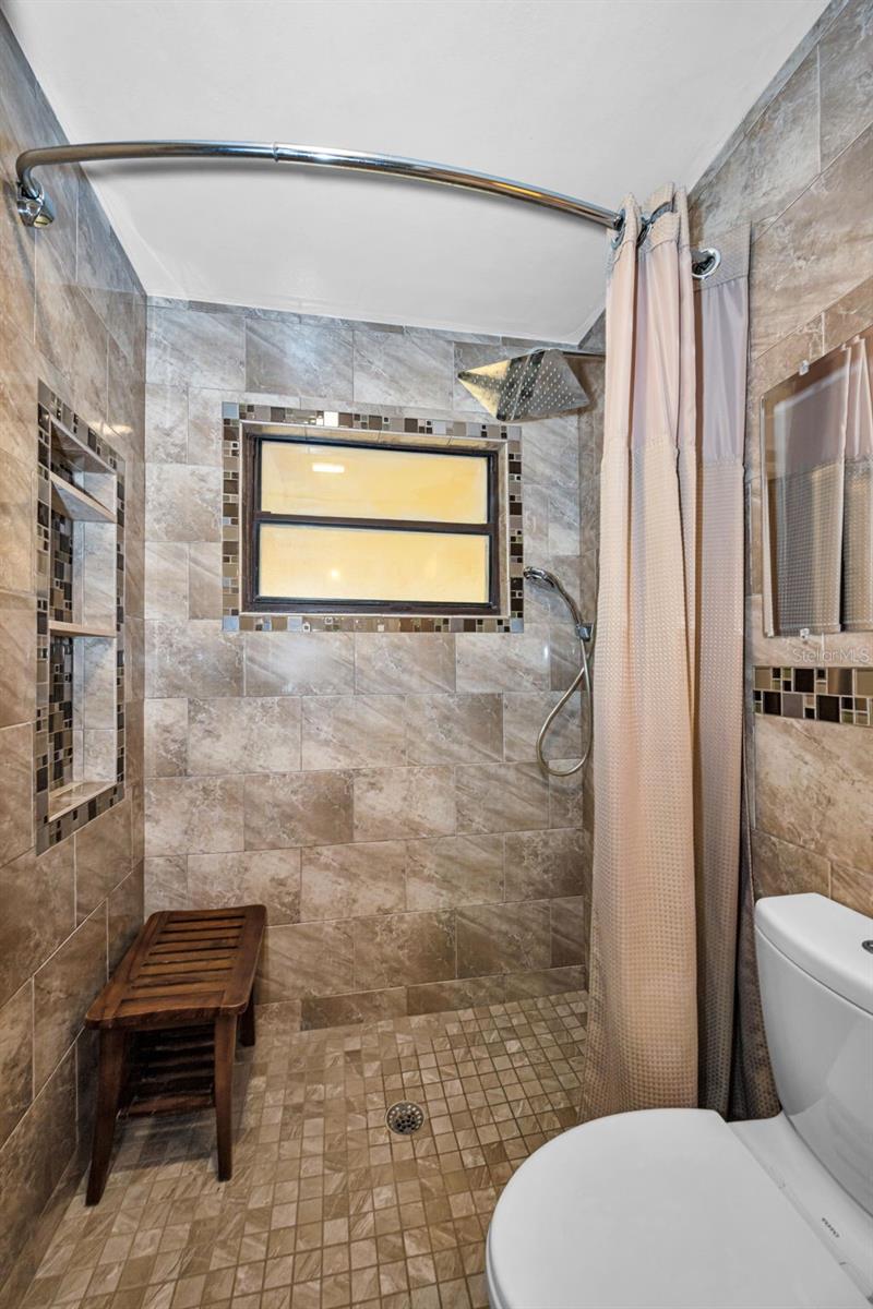 6701 ORCHARD DR N — photo 5