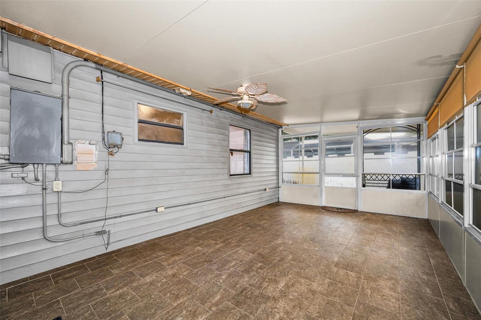 6701 ORCHARD DR N — photo 34
