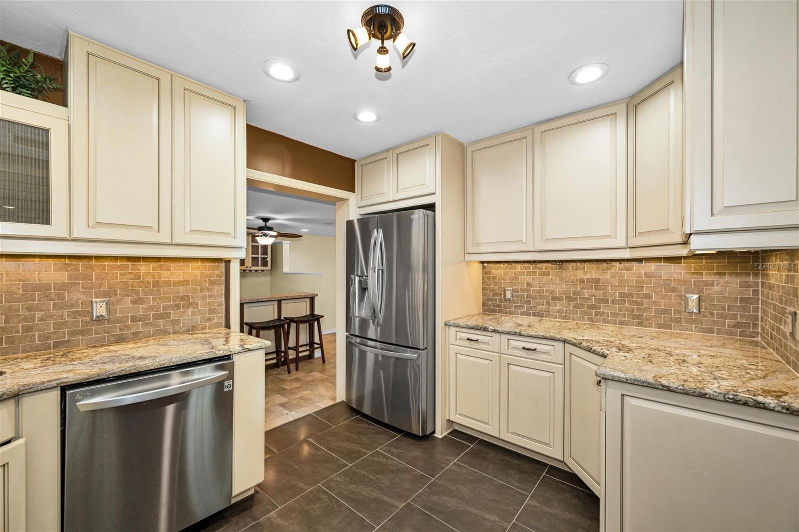 6701 ORCHARD DR N — photo 10