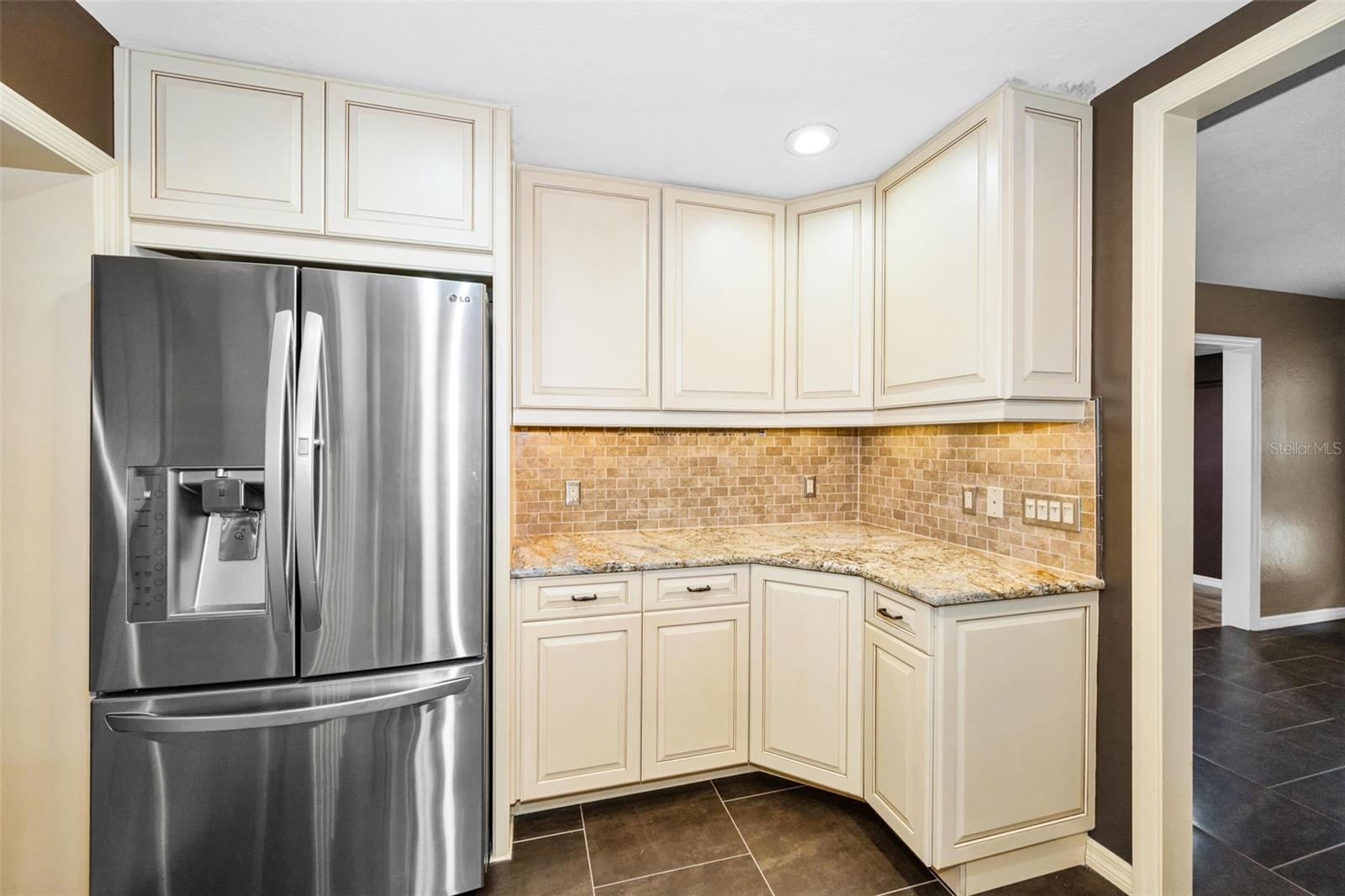 6701 ORCHARD DR N — photo 11