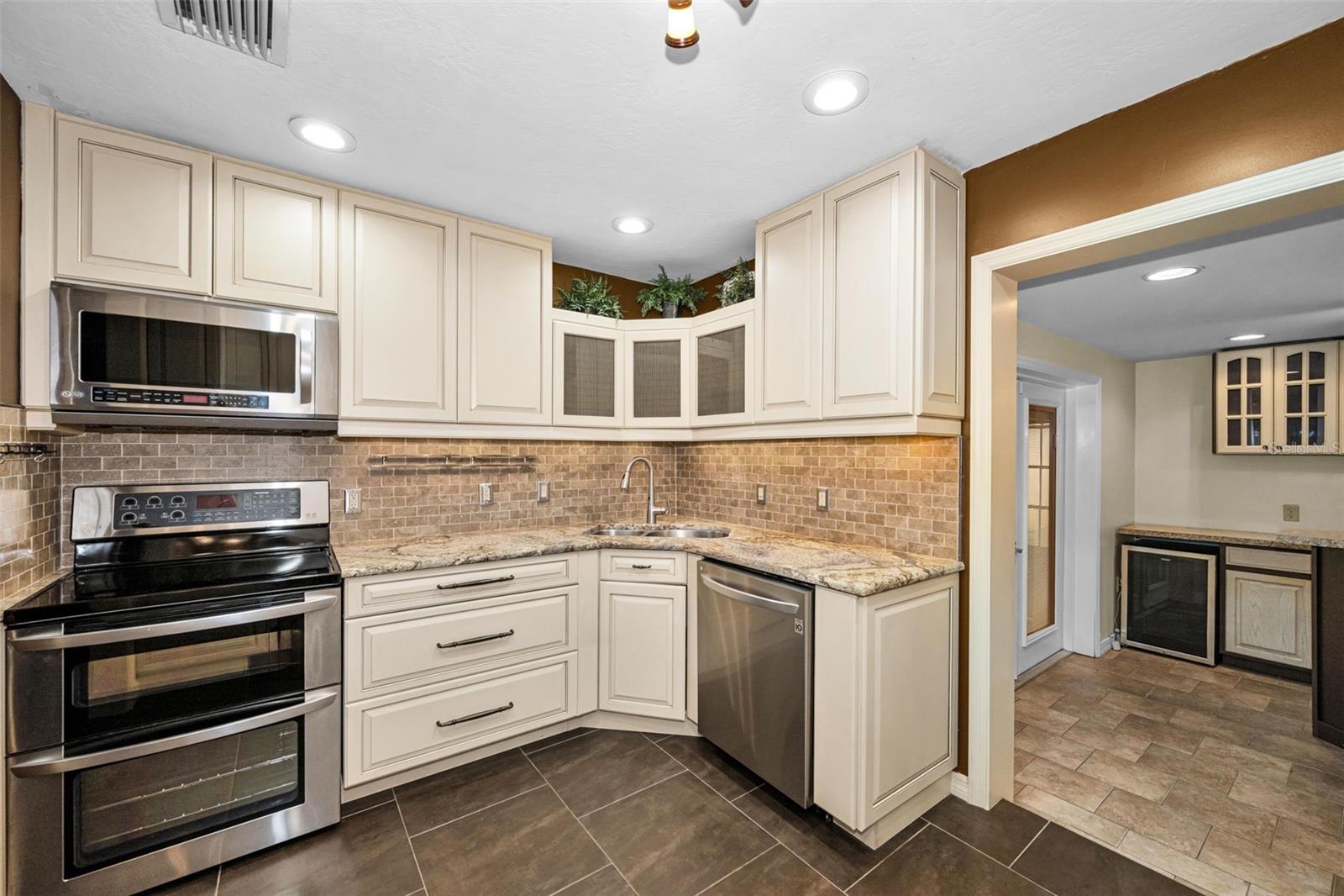 6701 ORCHARD DR N — photo 13