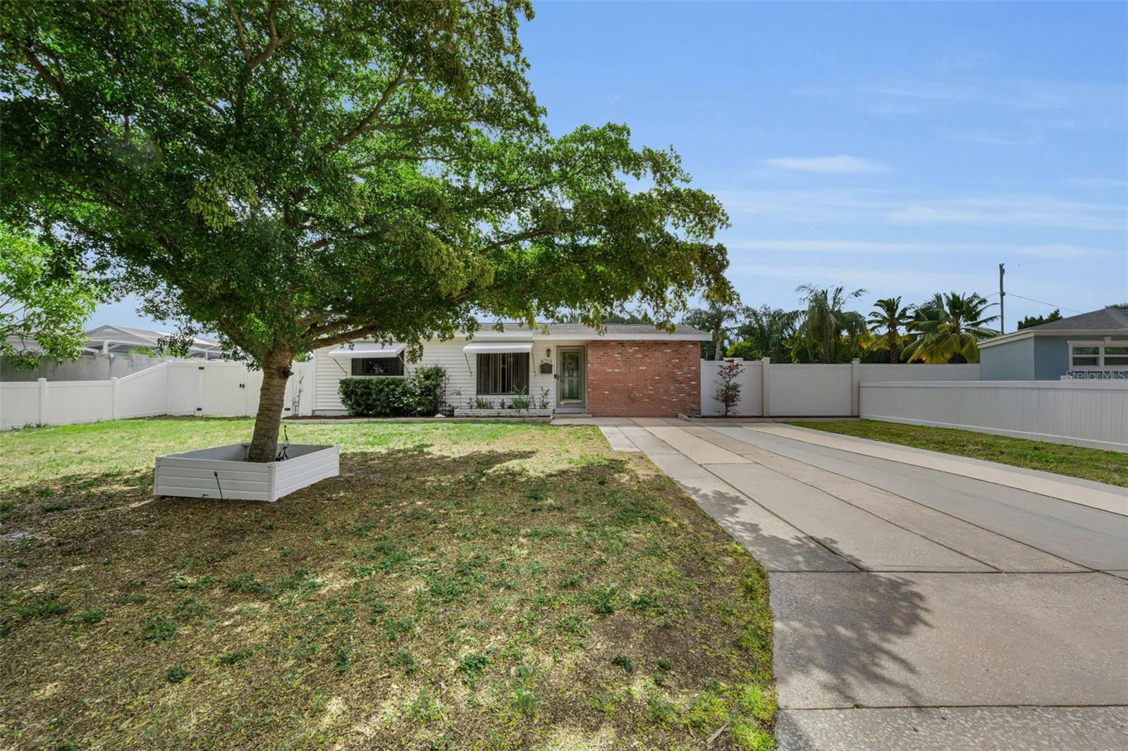 6701 ORCHARD DR N — photo 42