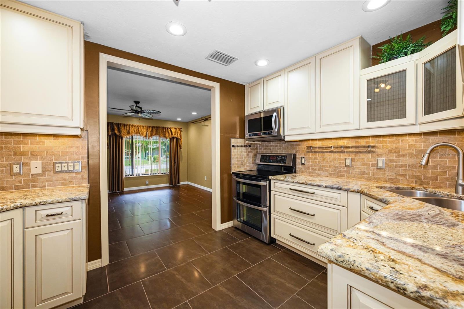 6701 ORCHARD DR N — photo 3