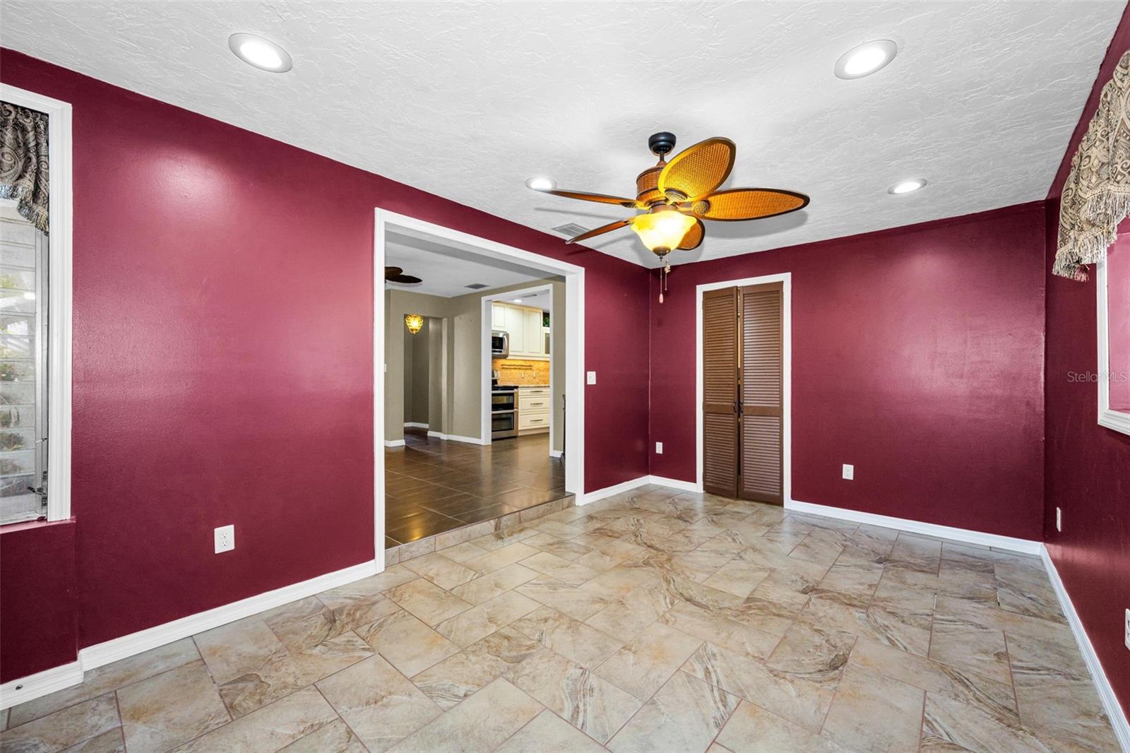 6701 ORCHARD DR N — photo 30