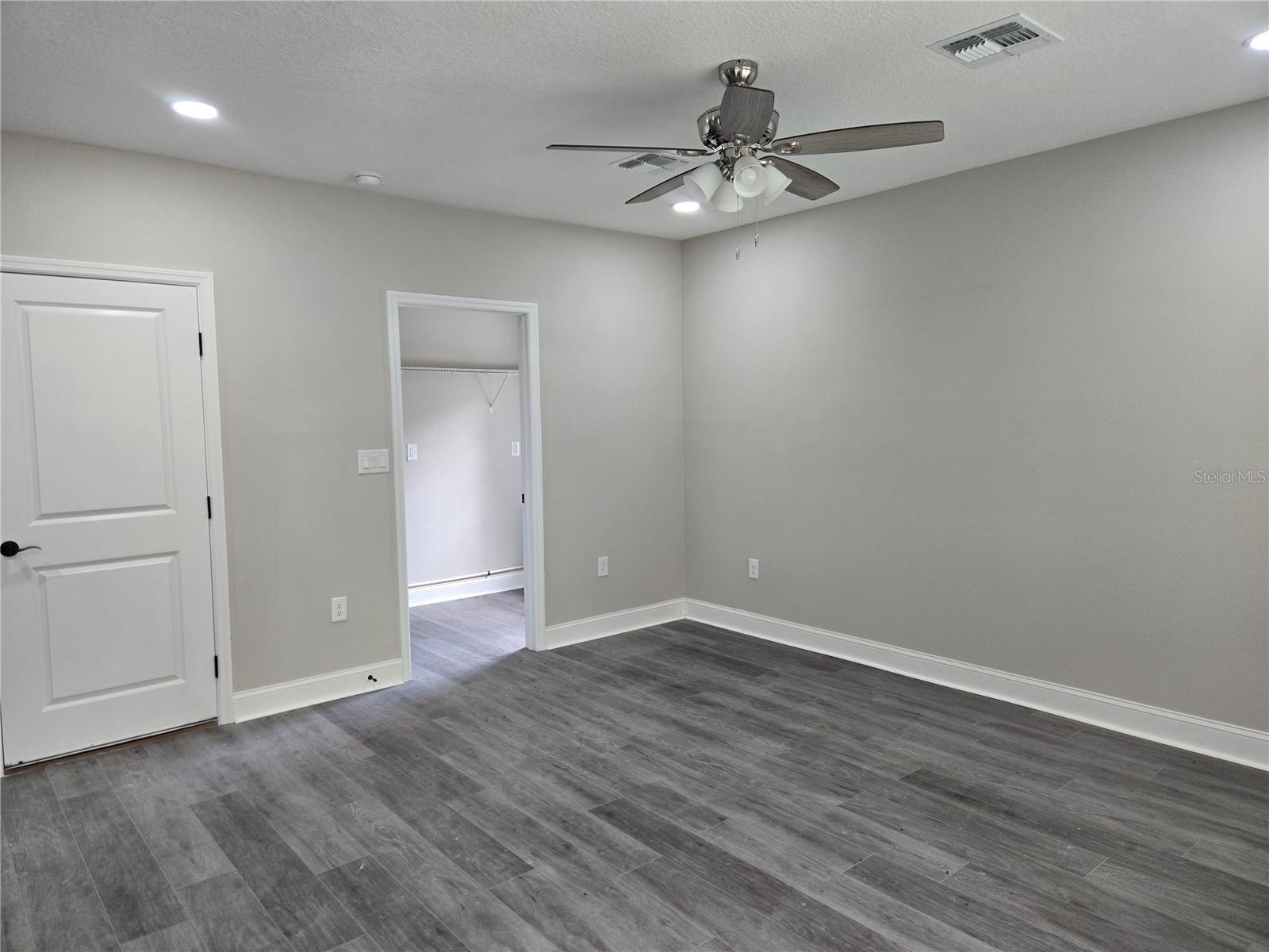 701 E LINEBAUGH AVE — photo 5