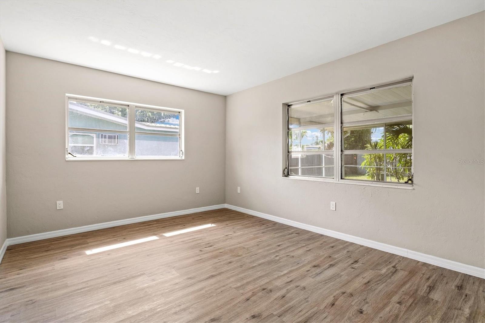 106 AURORA ST E — photo 38