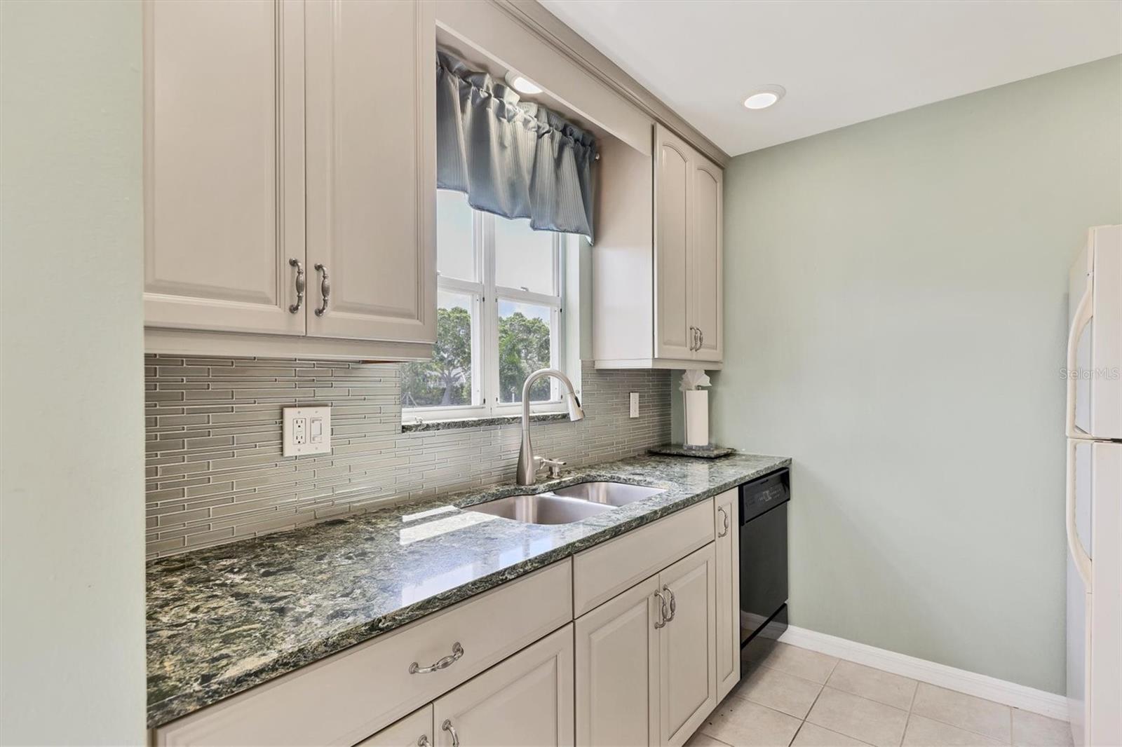 879 AUDUBON DR #879 — photo 8