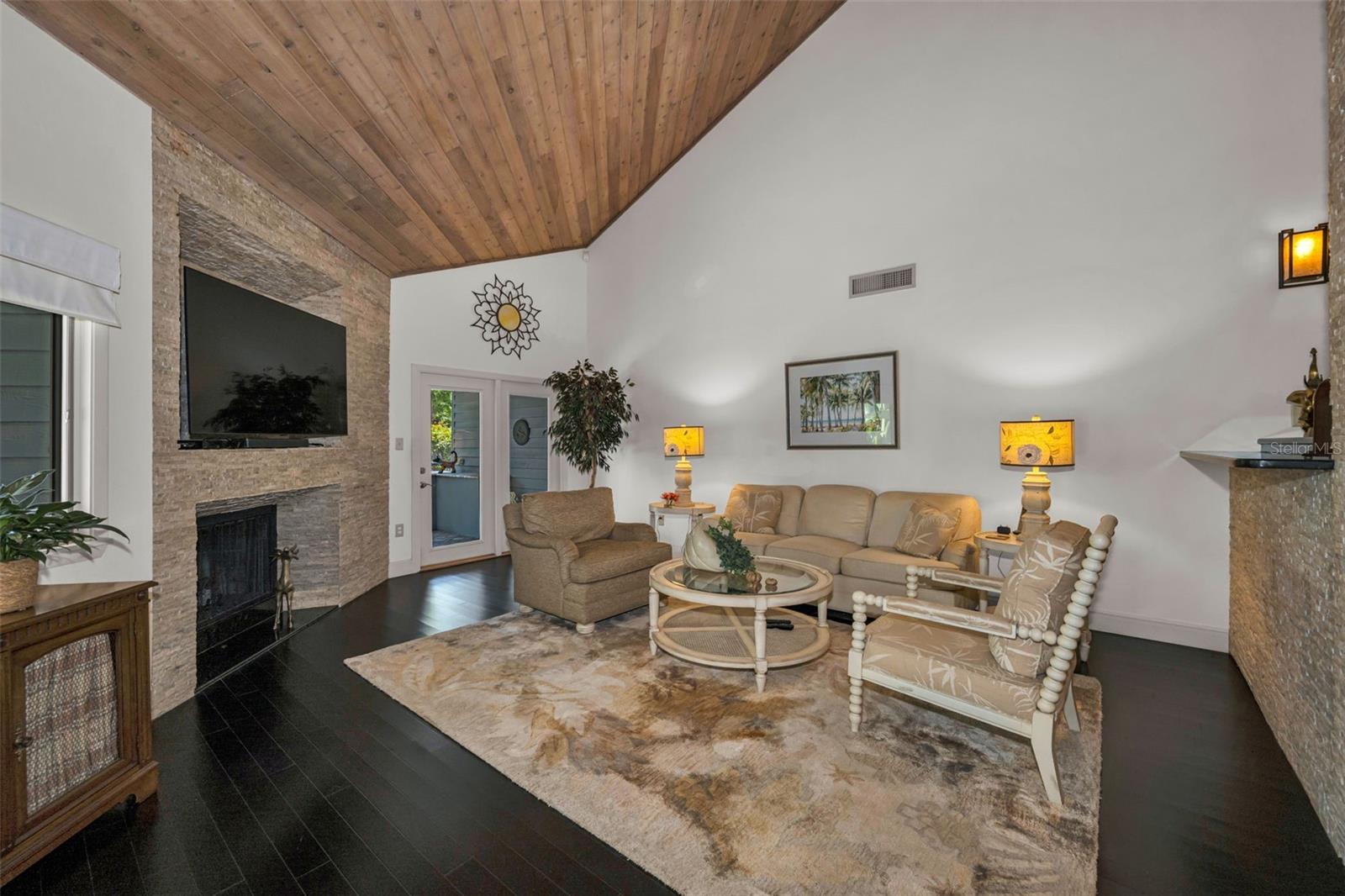 10497 LONGWOOD DR — photo 6