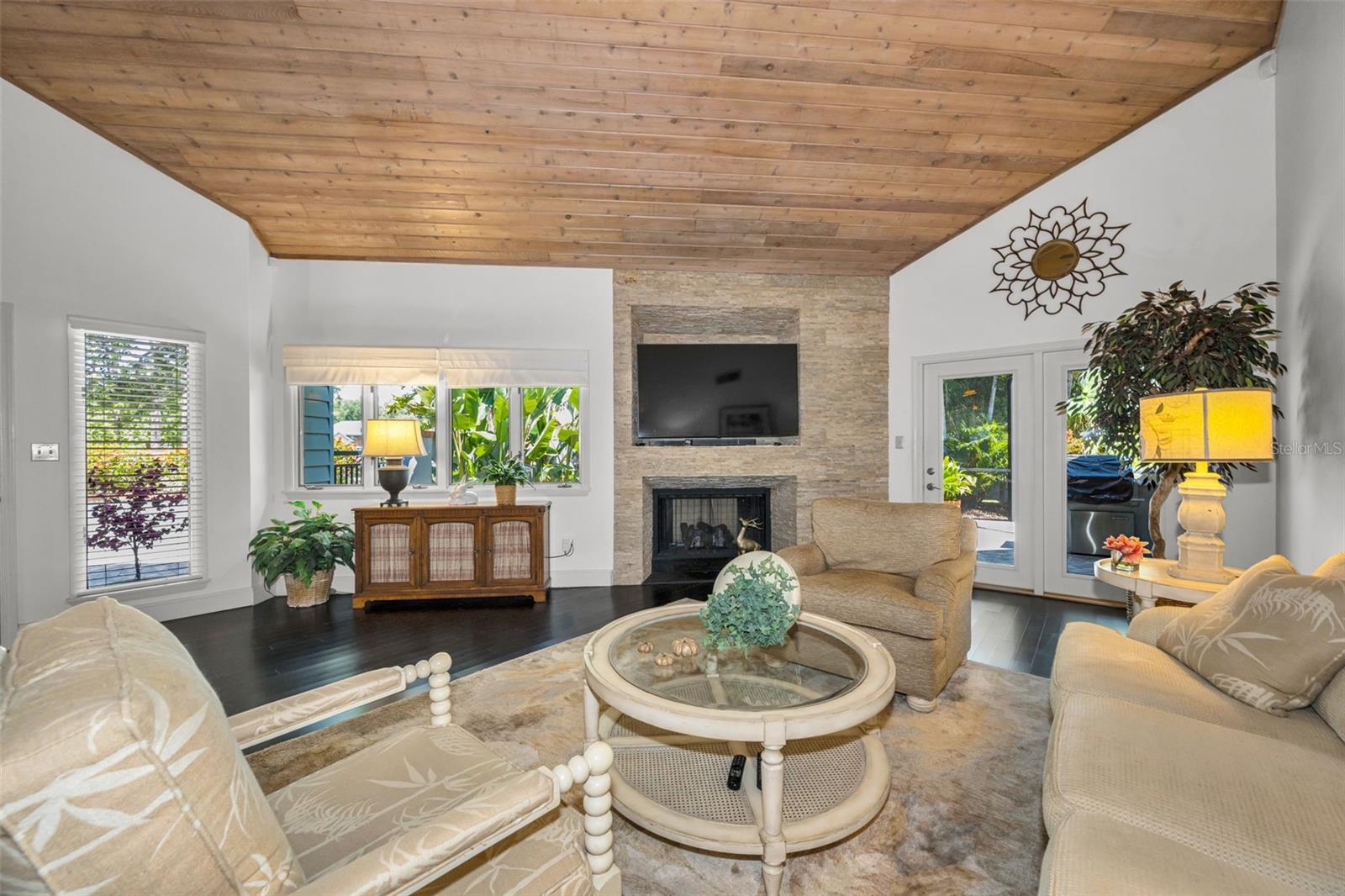 10497 LONGWOOD DR — photo 4
