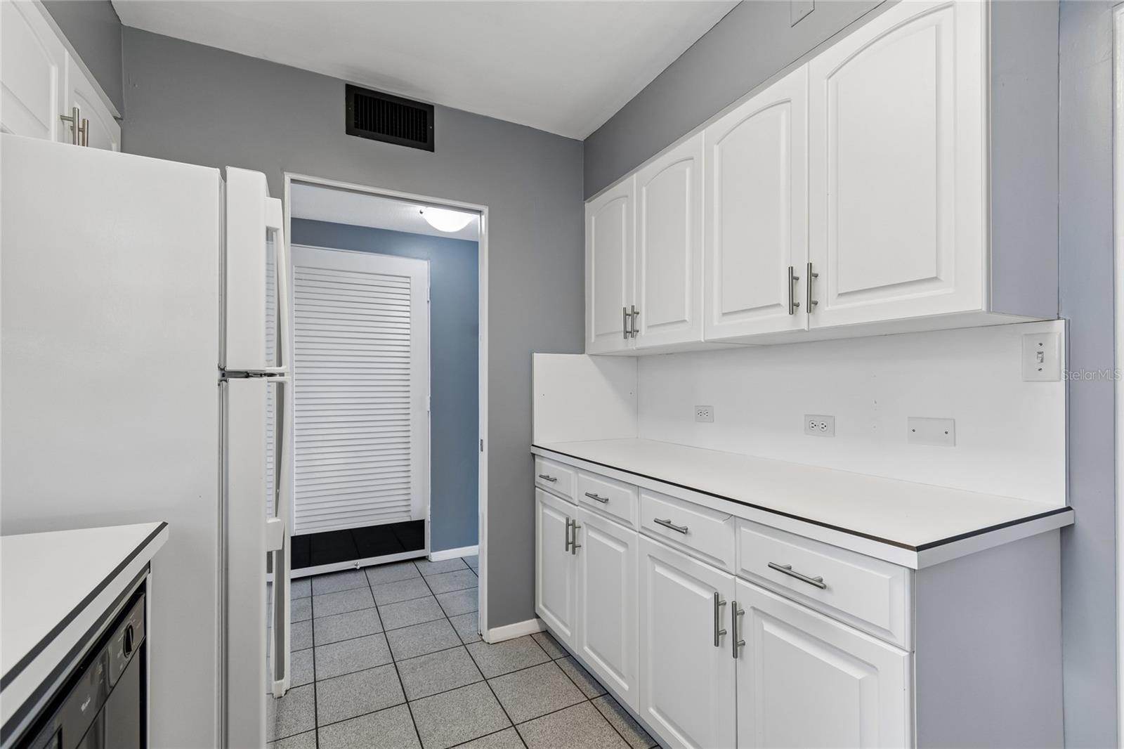 1365 N SNELL ISLE BLVD NE #2E — photo 8