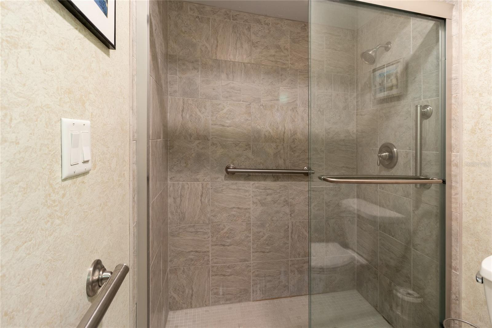 4660 LA JOLLA DR — photo 23