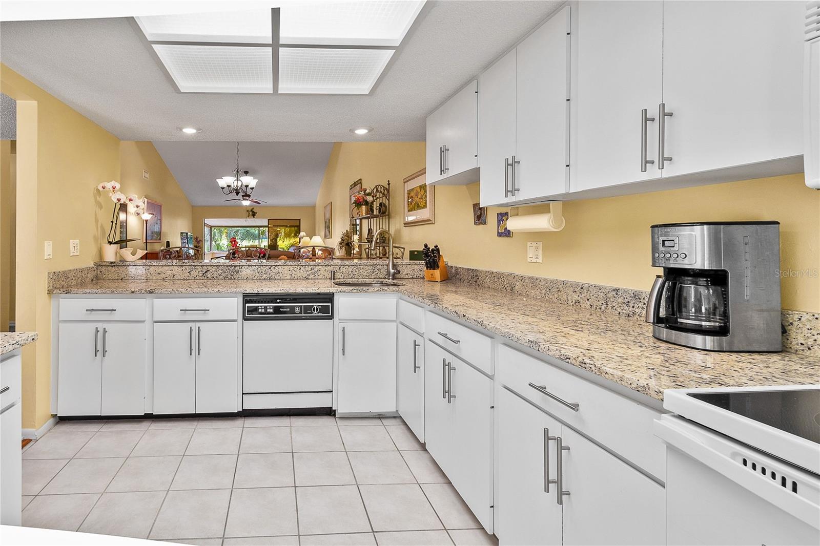 4660 LA JOLLA DR — photo 9