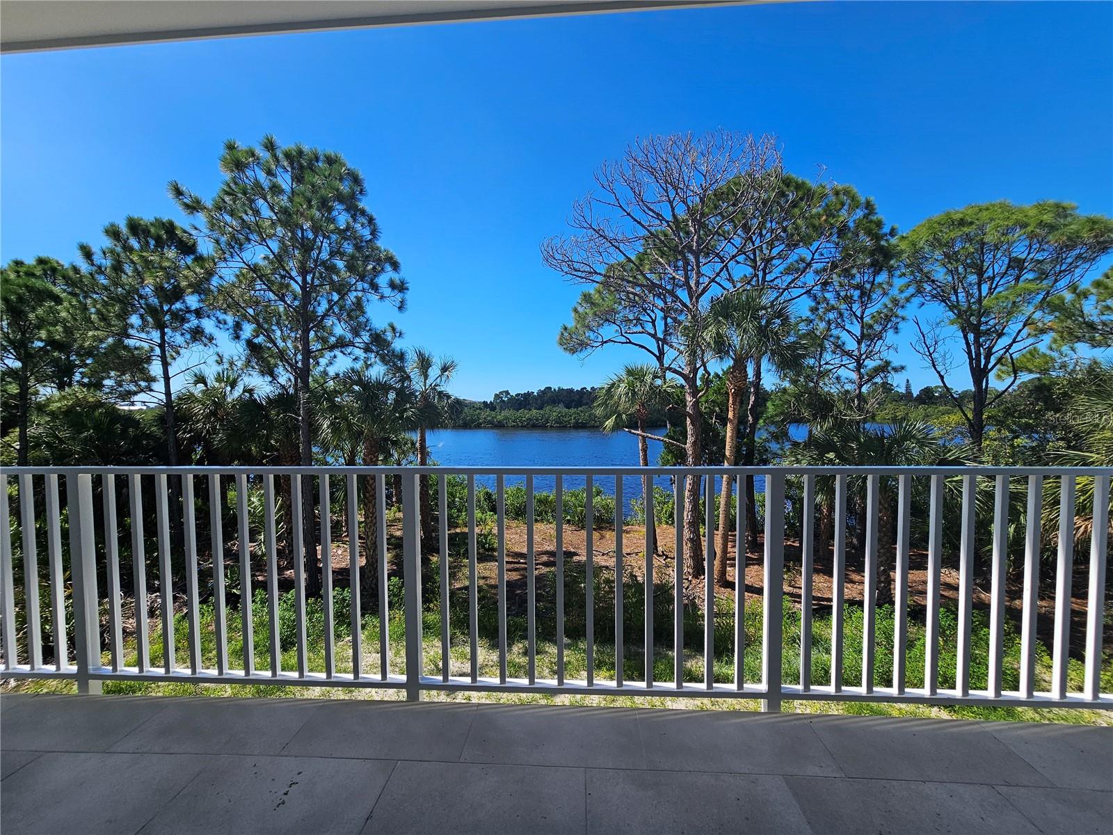 760 SEAVIEW DR — photo 12