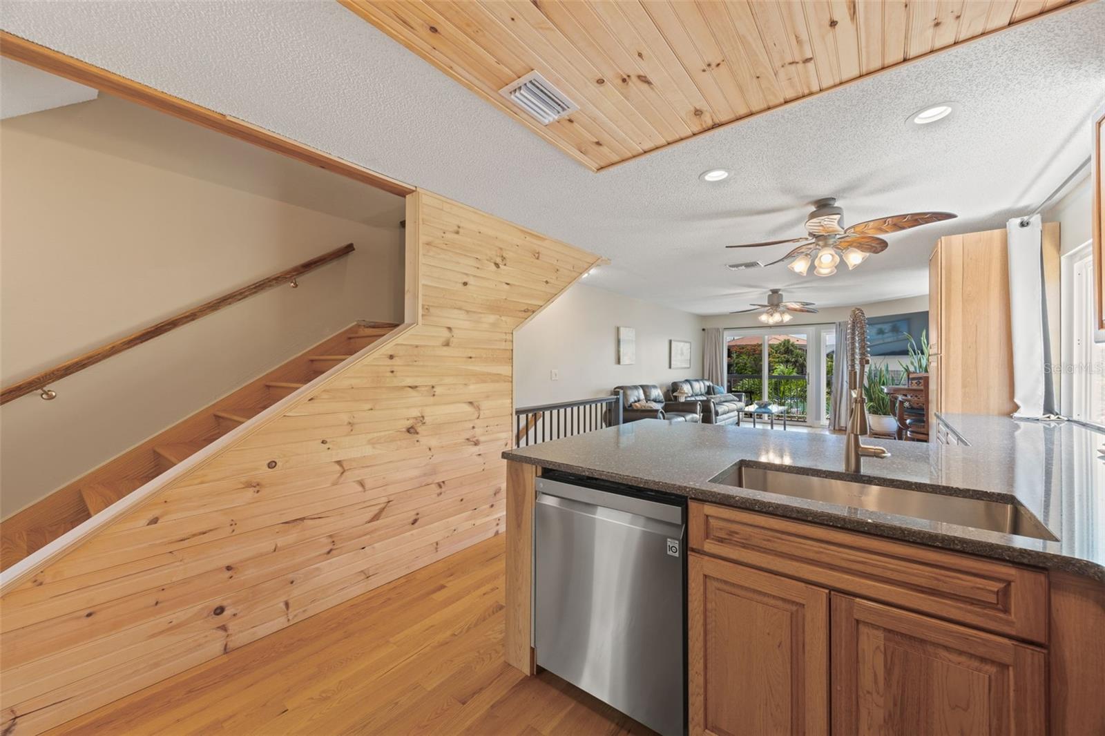 367 MADEIRA CIR — photo 23