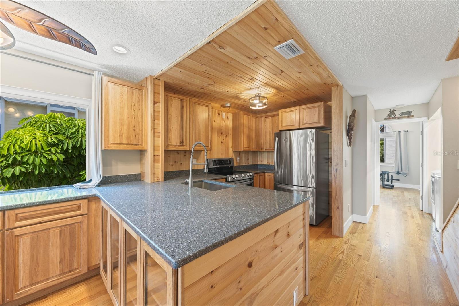 367 MADEIRA CIR — photo 9