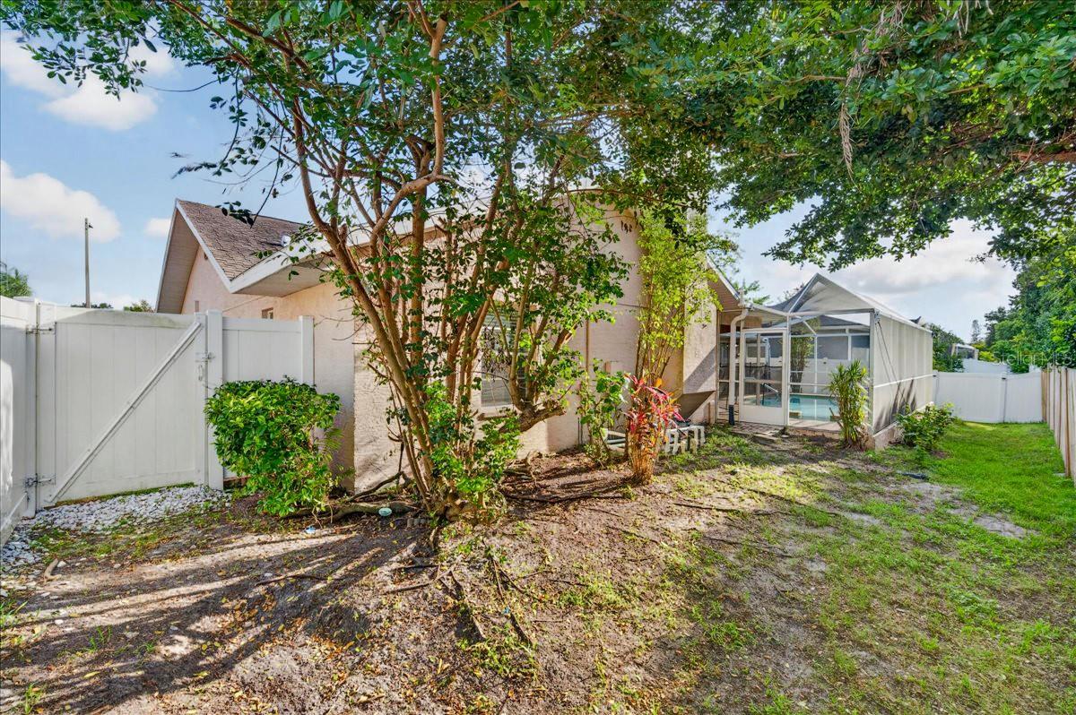 854 CHRISTINA CIR — photo 37