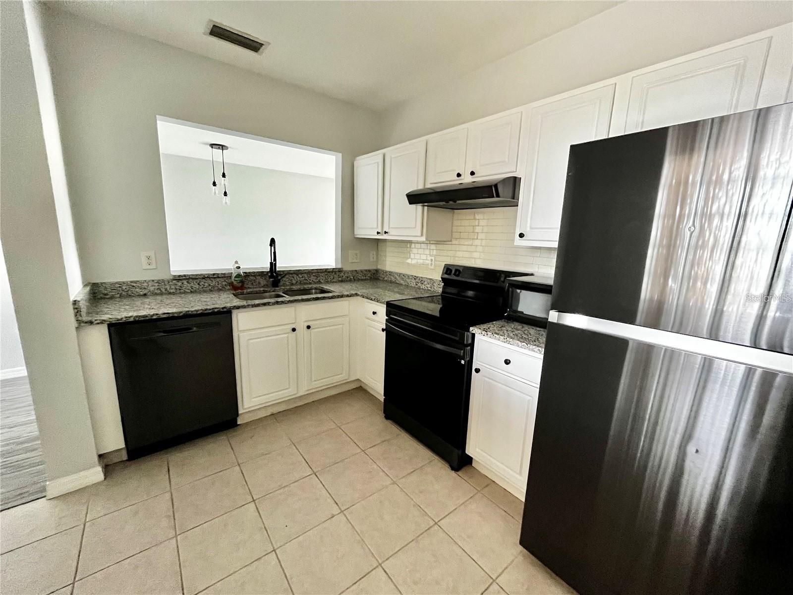 6011 SKYDALE WAY #201 — photo 3