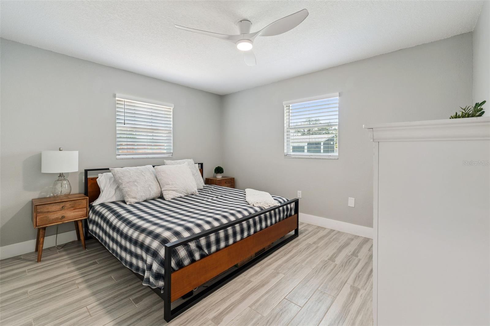 302 W COMANCHE AVE — photo 18