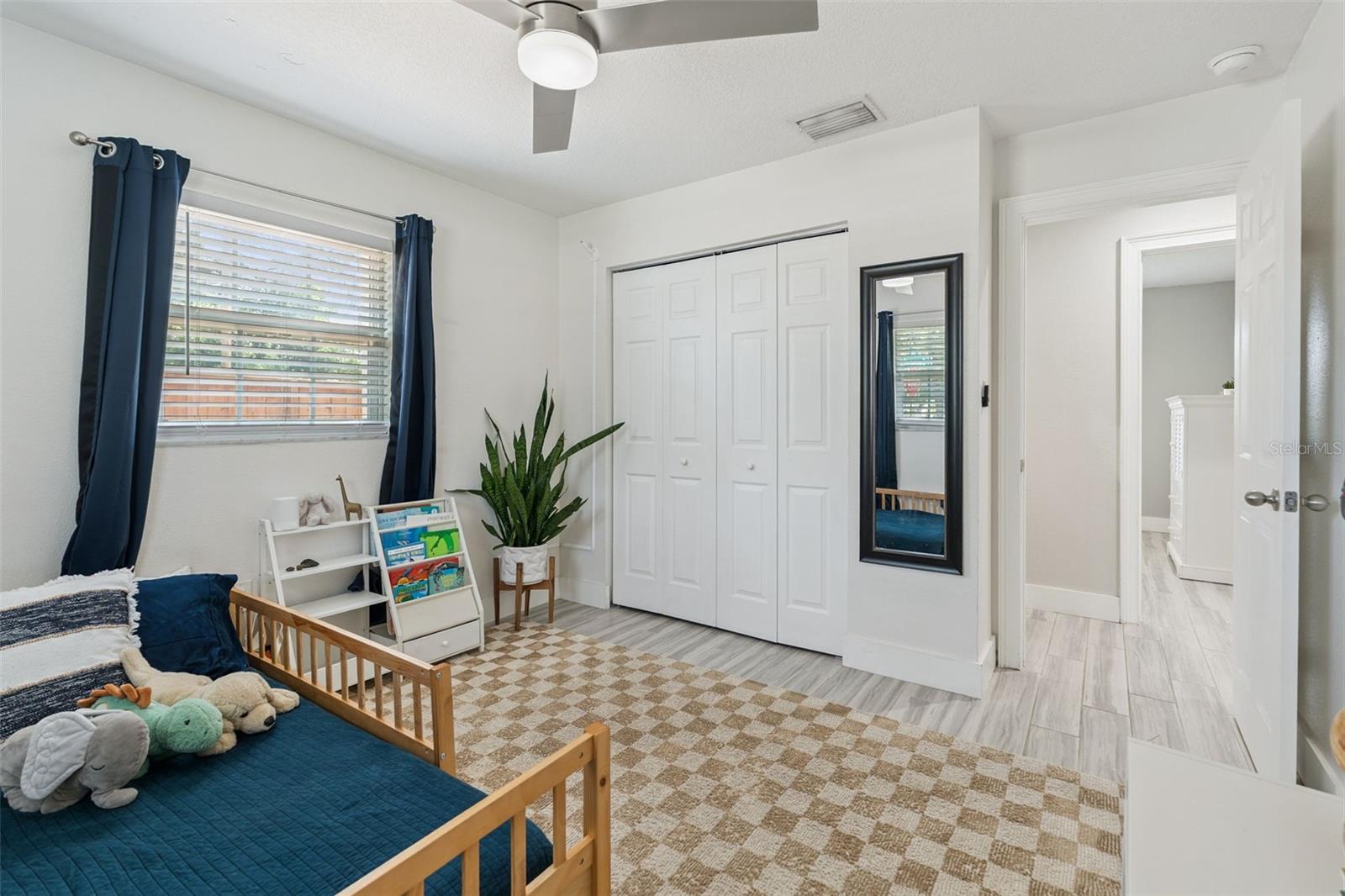 302 W COMANCHE AVE — photo 14