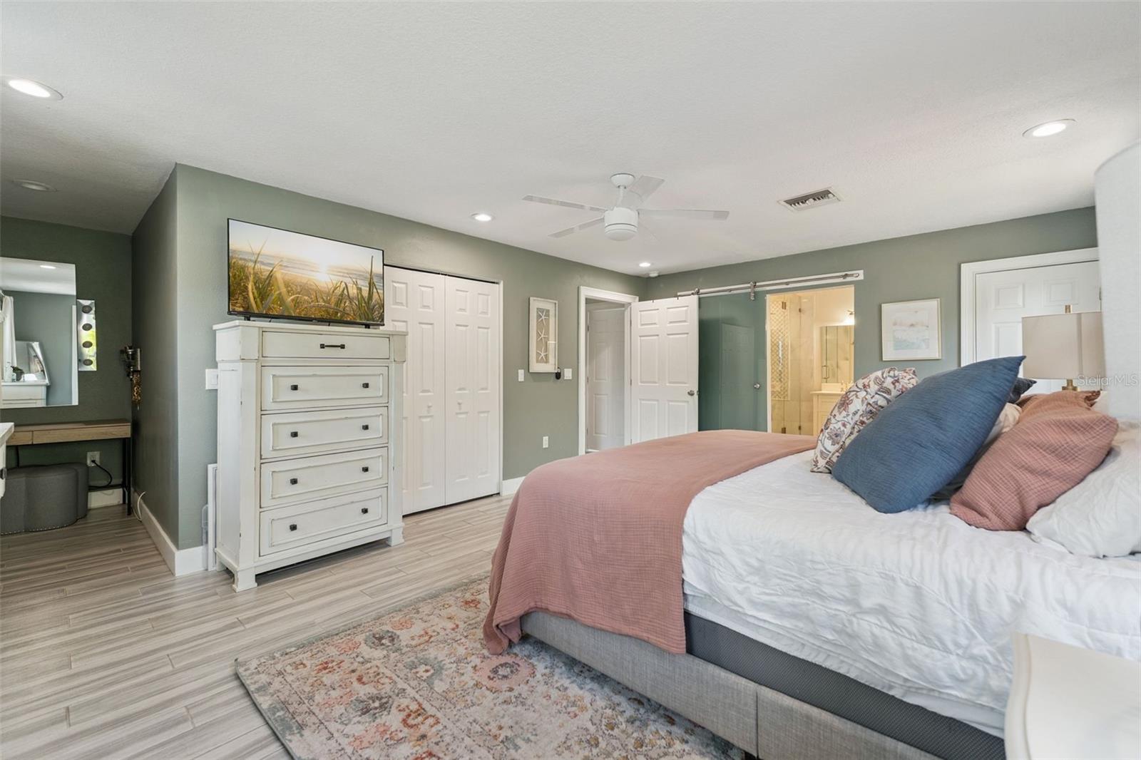 302 W COMANCHE AVE — photo 11