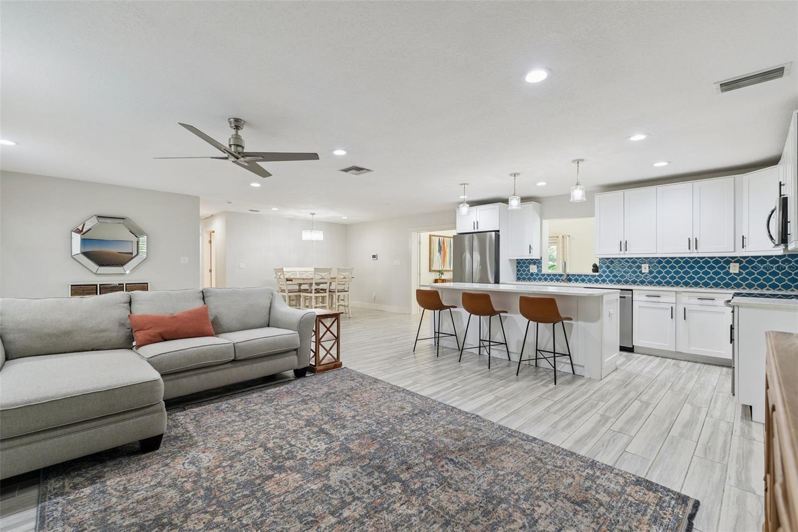 302 W COMANCHE AVE — photo 5