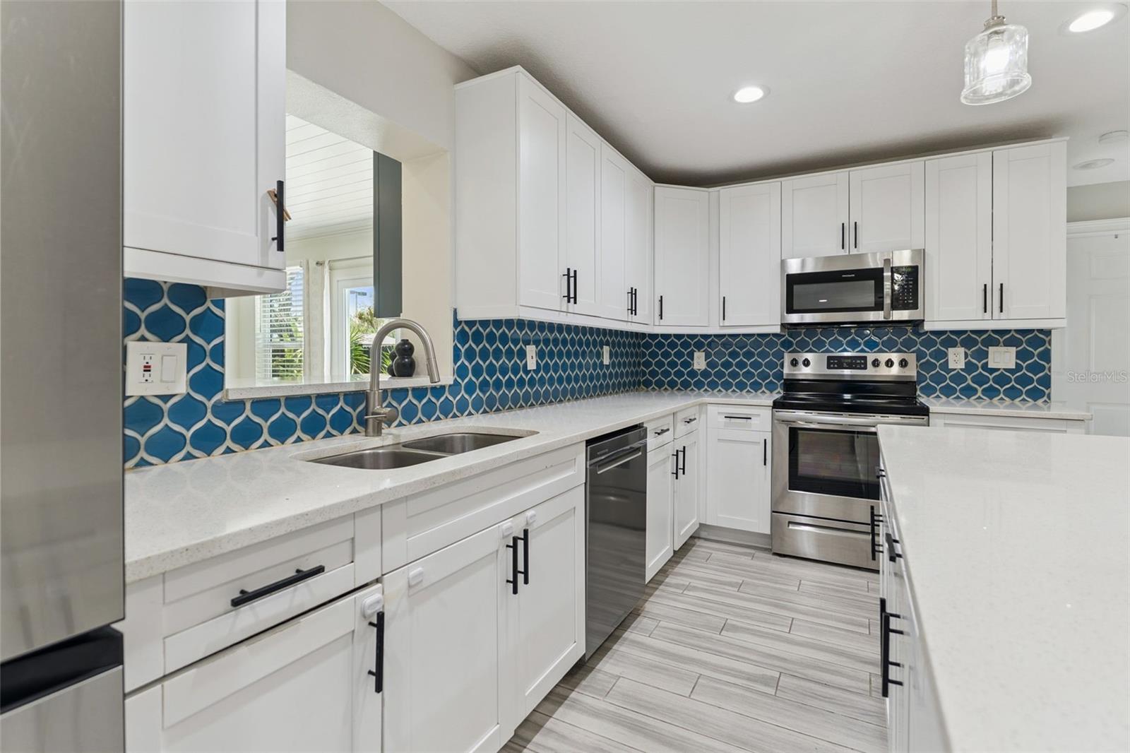 302 W COMANCHE AVE — photo 7
