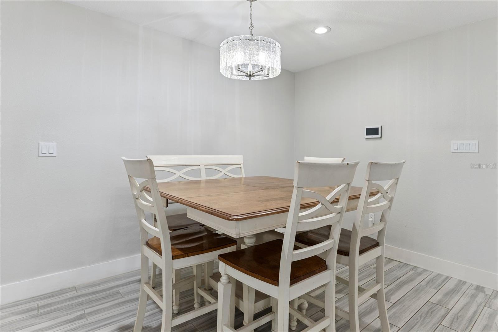 302 W COMANCHE AVE — photo 4