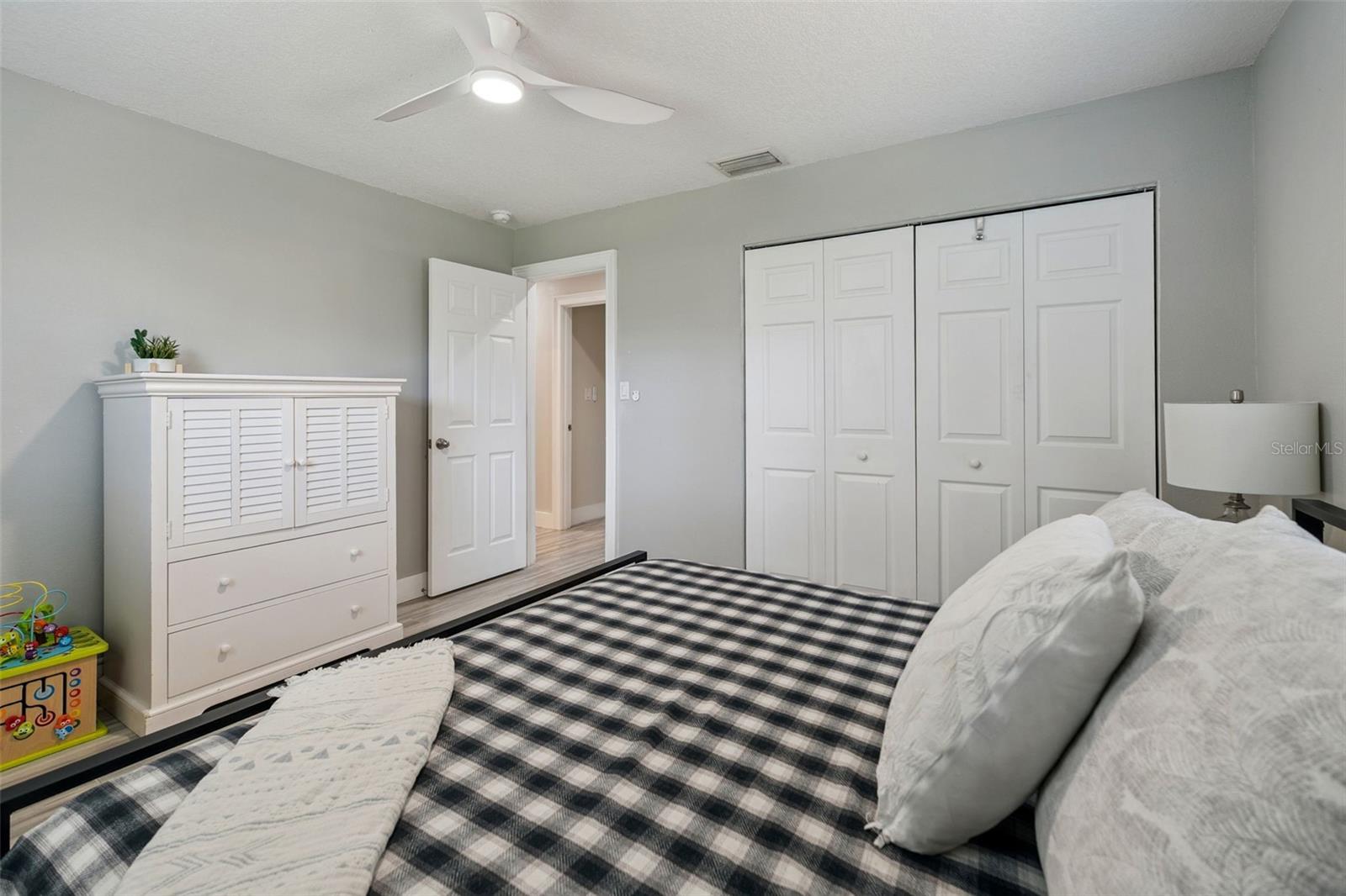 302 W COMANCHE AVE — photo 19