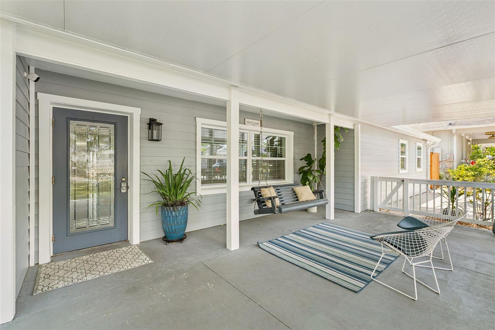 302 W COMANCHE AVE — photo 2