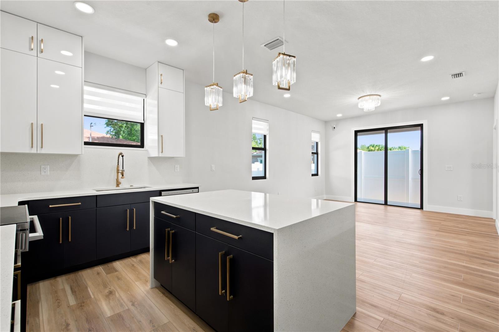 1121 ENGMAN ST — photo 33