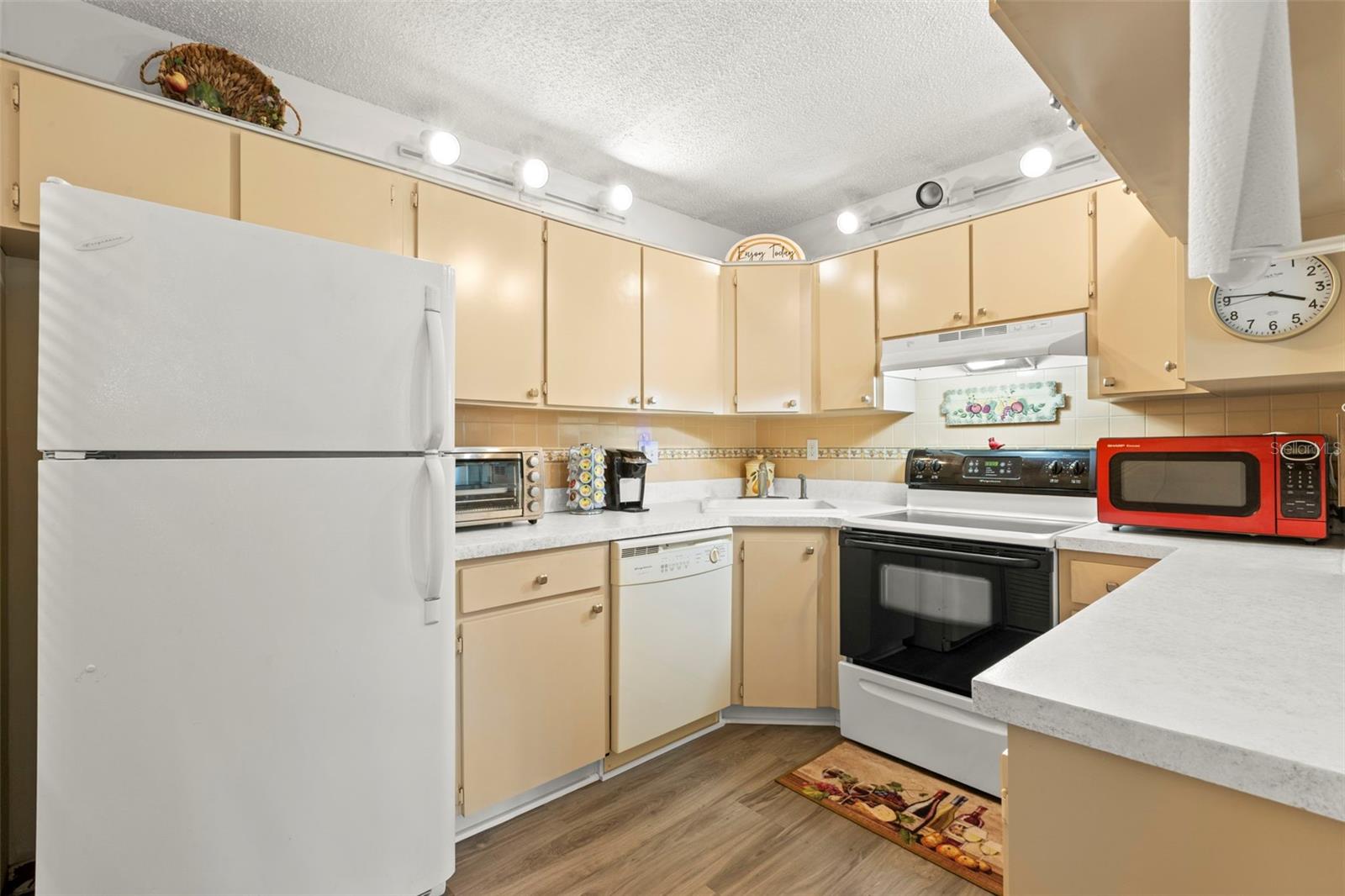 1290 PINE RIDGE CIR E #E1 — photo 7