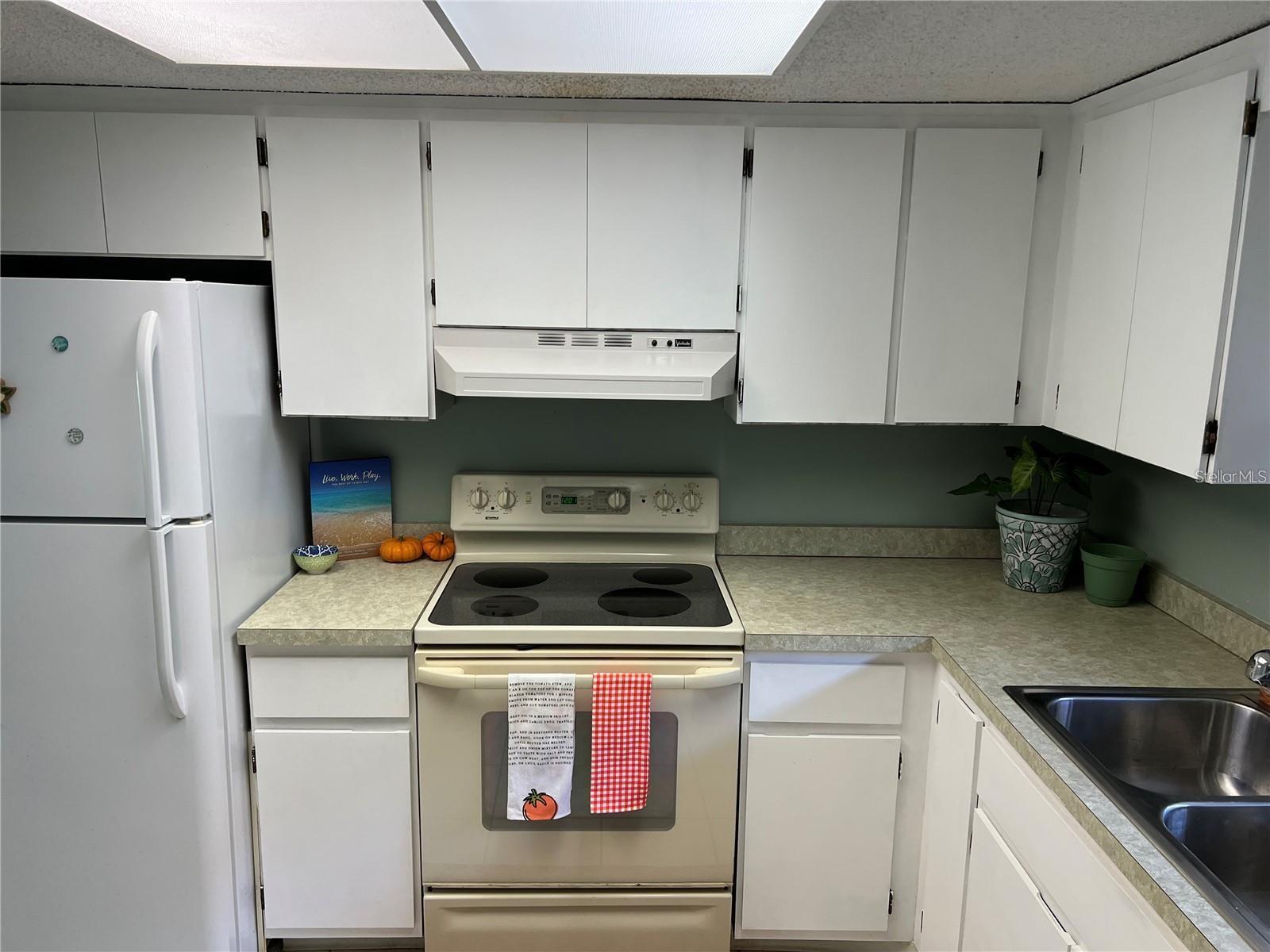 1100 E BAY DR #35 — photo 2