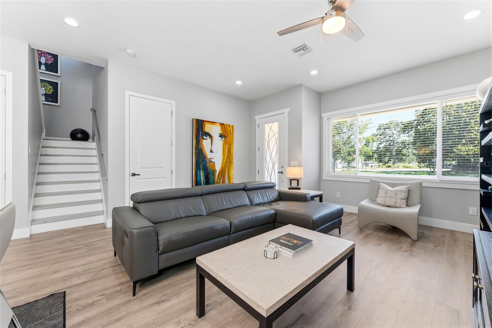 112 W SLIGH AVE — photo 5