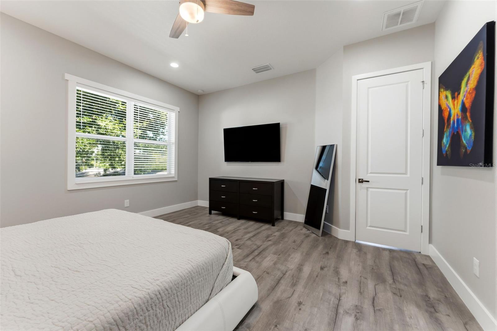 112 W SLIGH AVE — photo 20