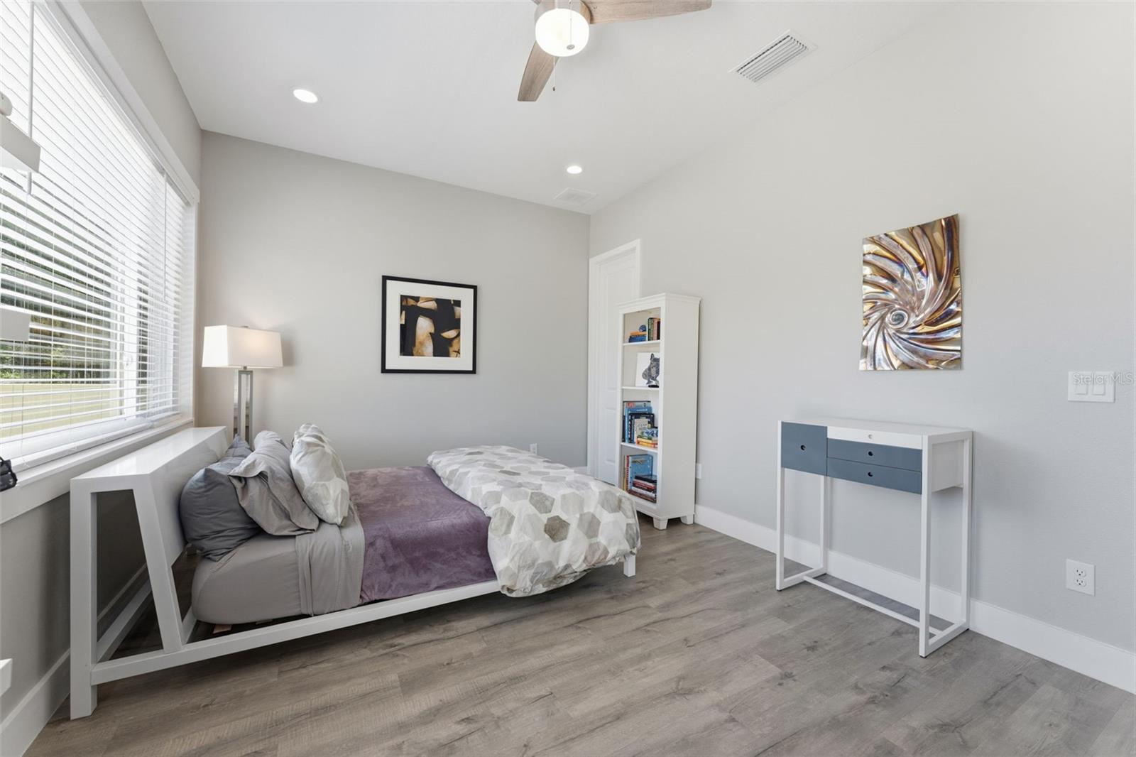 112 W SLIGH AVE — photo 25