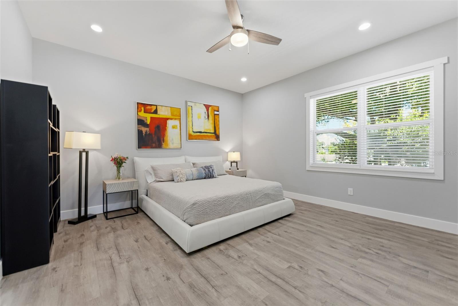 112 W SLIGH AVE — photo 19