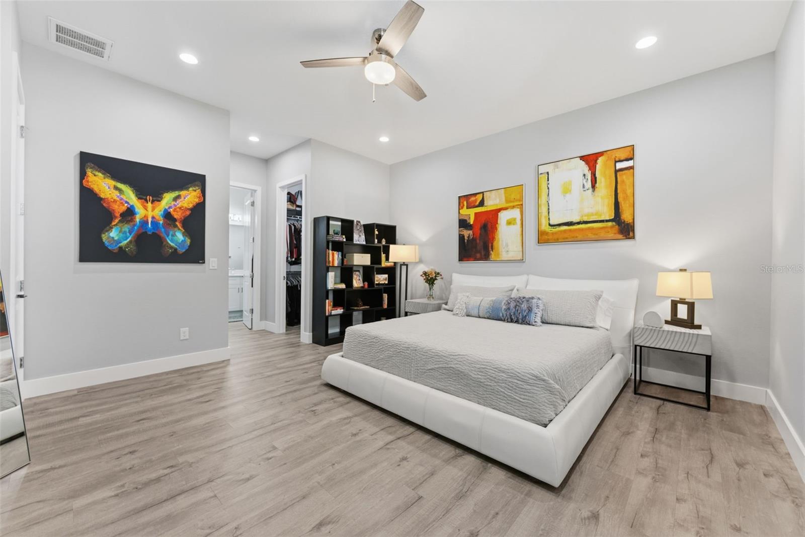 112 W SLIGH AVE — photo 18